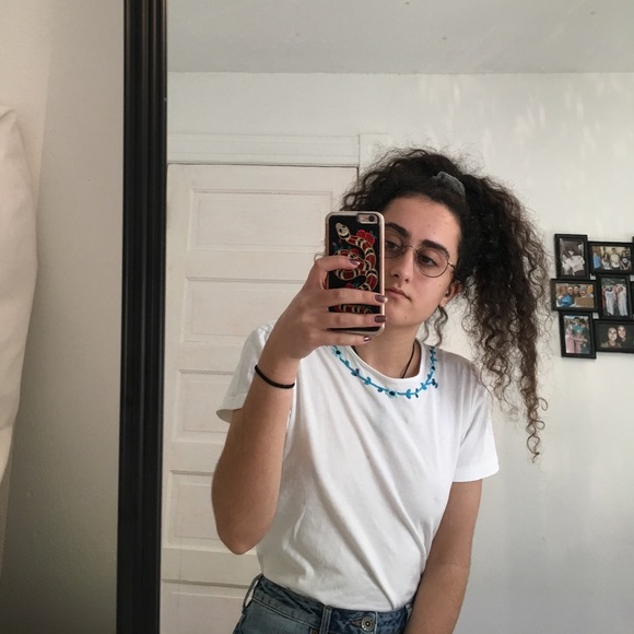 Vintage Tops - 🍄2/$10 (Vintage) embroidered t-shirt
